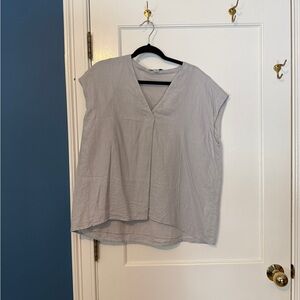 Elegant Women's Light Gray linen V-Neck Blouse